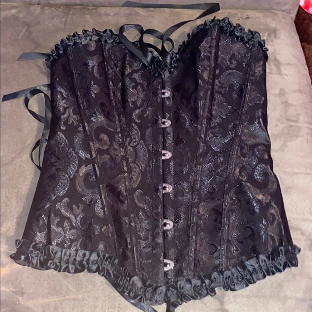 women black lace up corset
